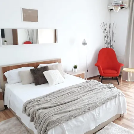 Old Center Apartment *